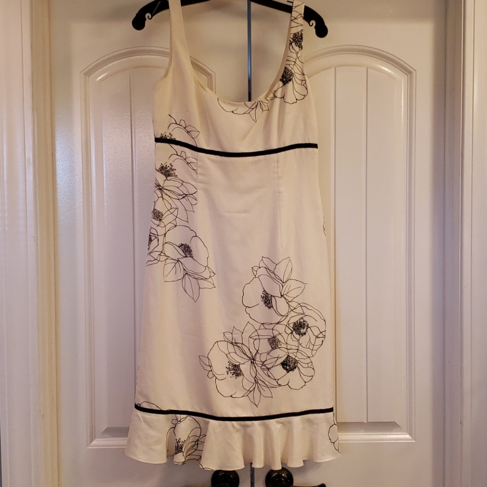 Maggy London white and black dress size 4